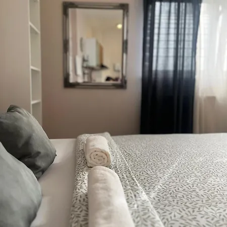 Downtown Studio - 2 Guests - Free Parking *