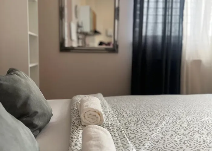 Downtown Studio - 2 Guests - Free Parking *